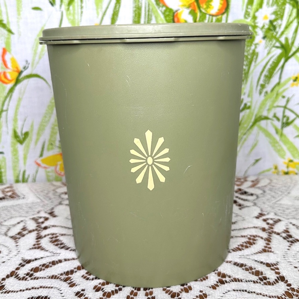 Vintage Tupperware Avocado Green Servalier Canister Sunburst Lid 805-2 Starburst